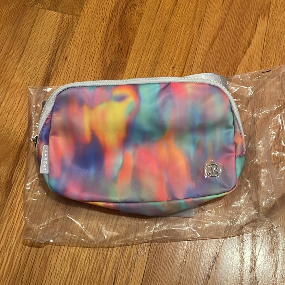 NWT Lululemon Prism Wash Everywhere Belt Bag 1L Vapor tie dye mutlicolor - Picture 3 of 11
